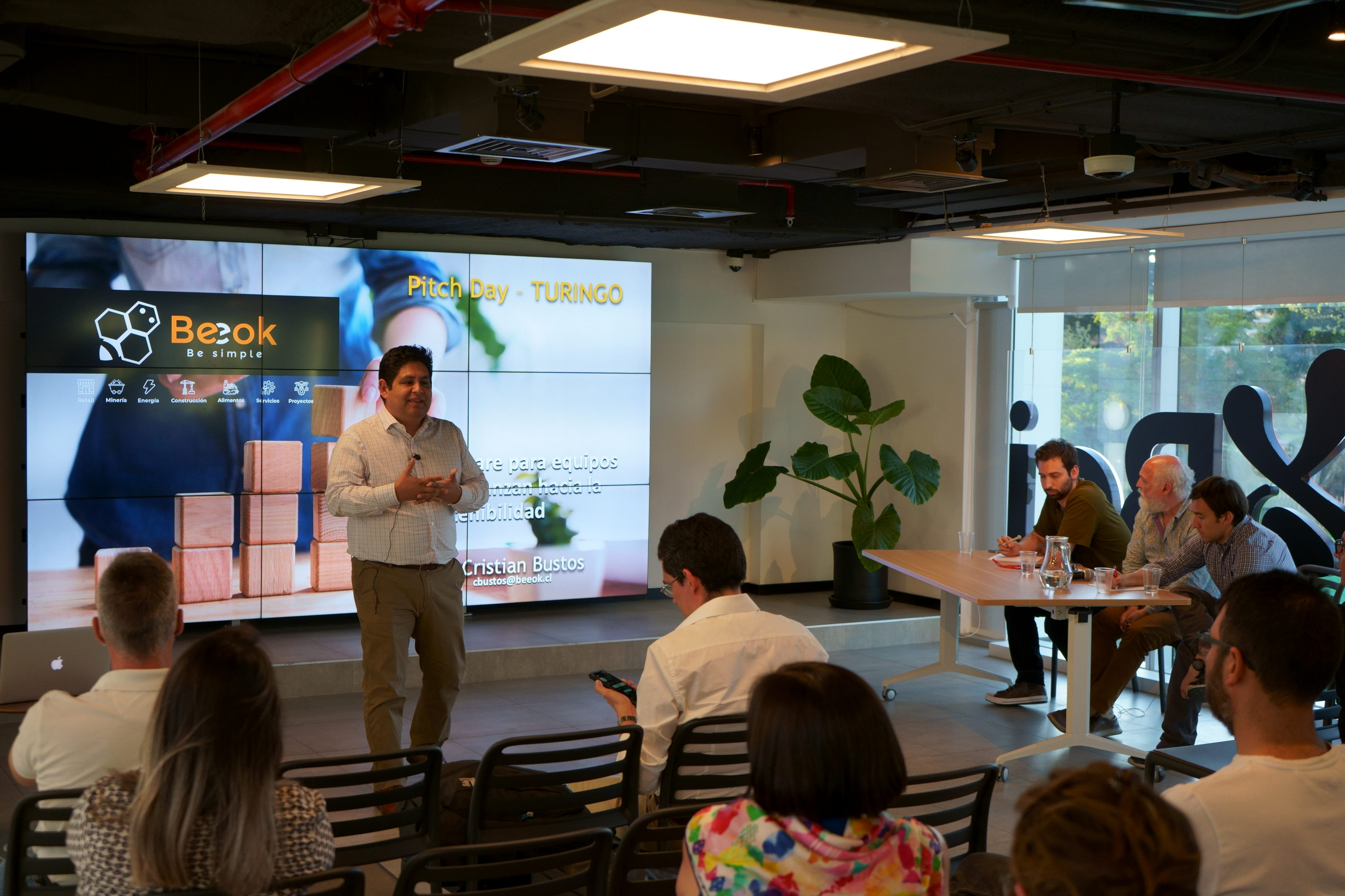 Iván Vera: El baile de la innovación es en pareja: emprendedores e inversionistas.